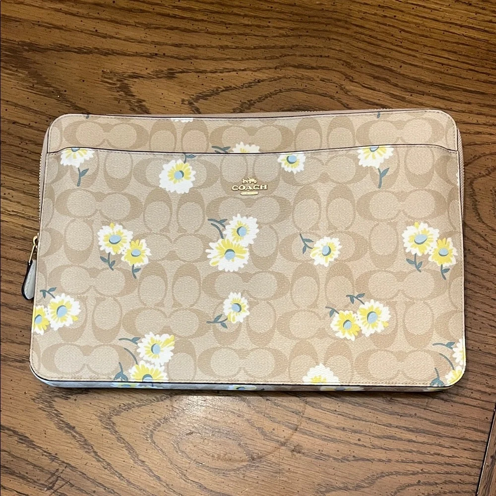 Coach Laptop Sleeve In Signature‎ Canvas With Daisy Print